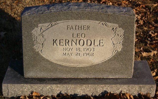 Leo Kernodle Tombstone - Taken 6 Dec 2002